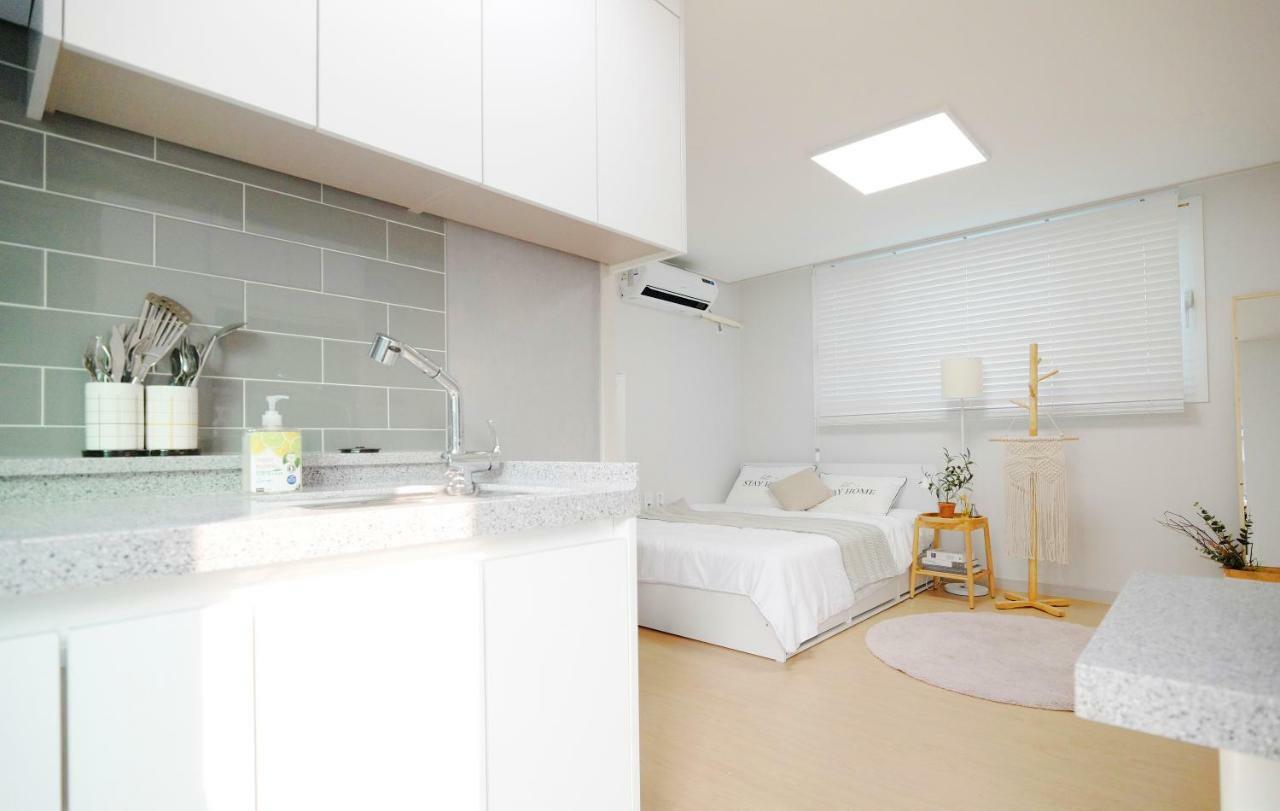 Апартаменты H House Yeonnam Сеул Экстерьер фото