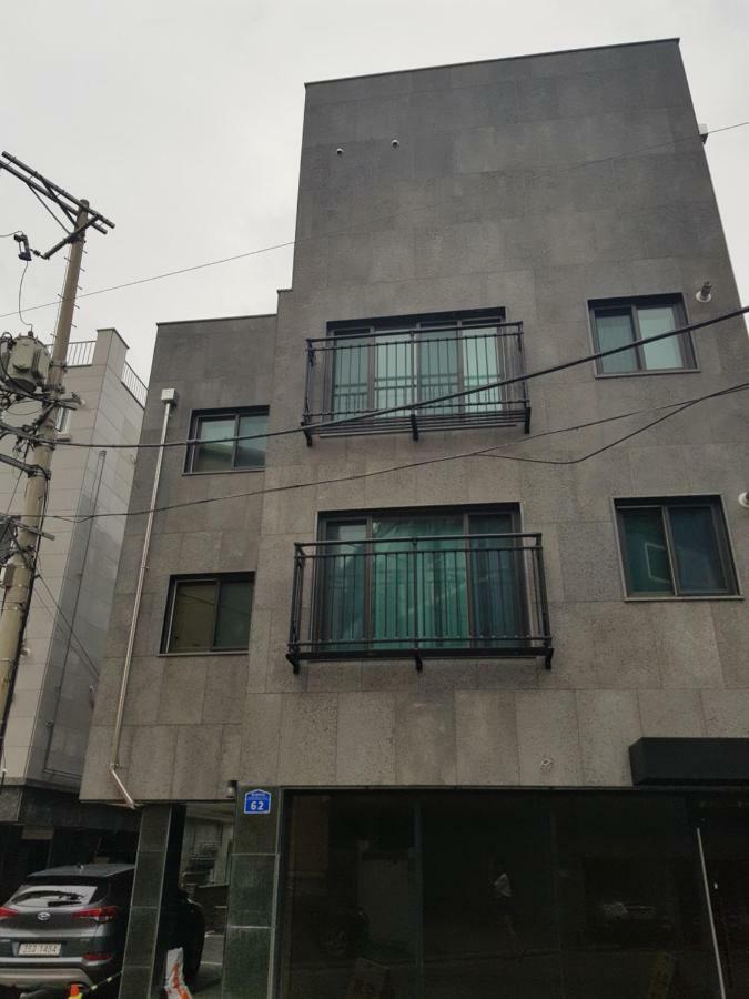 Апартаменты H House Yeonnam Сеул Экстерьер фото